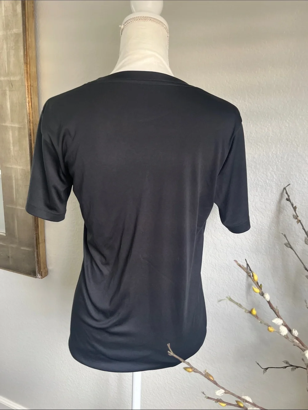Jordan Black Short-Sleeve Tee youth size XL typically fits 13 to 15 years old